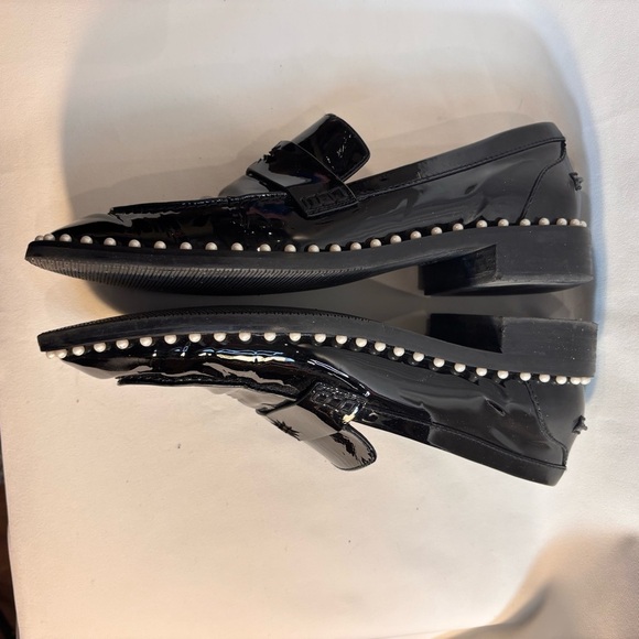 STUART WEITZMAN Sz 8.5B Kessie Loafer Pearl Studs Pattent Leather Almond Toe Cap - Picture 8 of 9